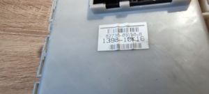 Toyota Avensis T270 Module de fusibles 8273005150