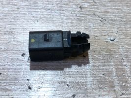 Volkswagen Golf V Sensor de temperatura interna/externa 8Z0820533