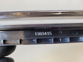 Volvo XC70 Verkleidung Radio / Navigation 1303415