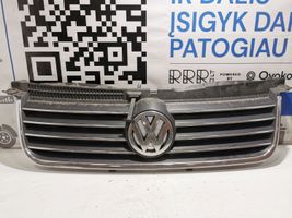 Volkswagen PASSAT B5.5 Etupuskurin ylempi jäähdytinsäleikkö 3B0853651K