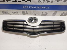 Toyota Avensis T250 Grotelės viršutinės 5311405070
