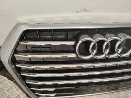 Audi Q7 4M Grotelės viršutinės 4M0853037C