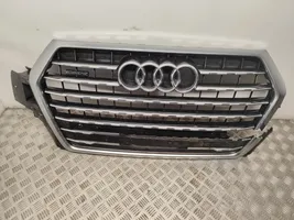 Audi Q7 4M Grotelės viršutinės 4M0853037C