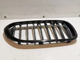 BMW 5 G30 G31 Front bumper upper radiator grill 7473702