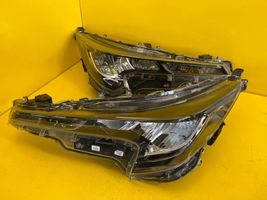 Toyota Corolla E10 Lot de 2 lampes frontales / phare 13221