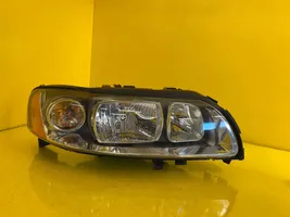 Volvo V70 Lampa przednia 30698836