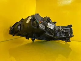 Volvo V70 Lampa przednia 30698836