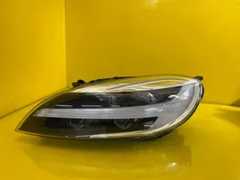 Volvo V40 Cross country Lampa przednia 32228479