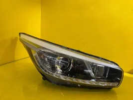 KIA Ceed Lampa przednia 92101-A2260