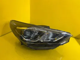 Hyundai i30 Передняя фара 920102G4510