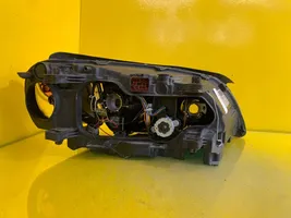 Volvo V70 Lampa przednia 31214347