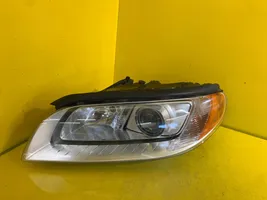 Volvo V70 Lampa przednia 31214347