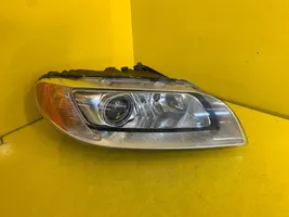 Volvo V70 Lampa przednia 