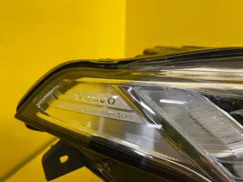 Volvo XC90 Lampa przednia 32228297