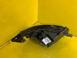 Peugeot 208 Lampa przednia 9841642080