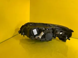 Volvo V70 Lampa przednia 30698836