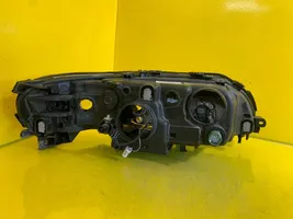 Volvo V70 Lampa przednia 30698835