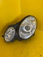 Mercedes-Benz E W211 Lampa przednia A2118201361KZ