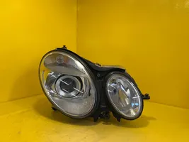 Mercedes-Benz E W211 Lampa przednia A2118201661