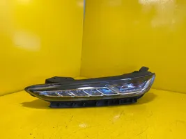 Hyundai Kona I Lampa przednia 92207