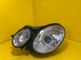 Mercedes-Benz C W203 Lampa przednia A2038201759