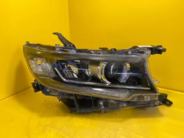 Toyota Land Cruiser (J150) Lampa przednia 85661-28011