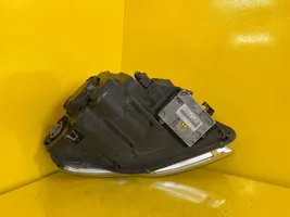 Audi A4 S4 B7 8E 8H Lampa przednia 8E0941003AM