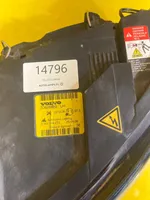 Volvo V50 Lampa przednia 30698889