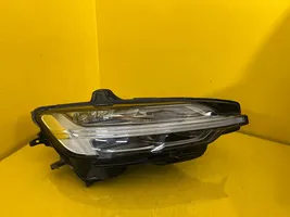 Volvo S60 Lampa przednia 32338034