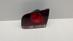 Volkswagen Touareg I Lampy tylnej klapy bagażnika 7L6945094