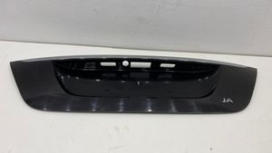 Mercedes-Benz E W211 Rivestimento portellone 2118100173