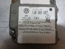 Volkswagen PASSAT B5 Turvatyynyn ohjainlaite/moduuli 1J0909607