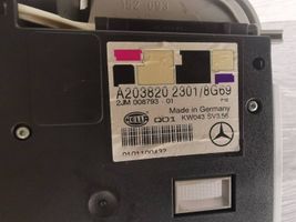 Mercedes-Benz C W203 Etuistuimen valo A2038202301