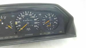 Mercedes-Benz E W124 Tachimetro (quadro strumenti) 110902150020