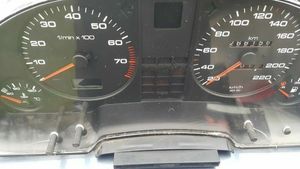 Audi 80 90 B3 Compteur de vitesse tableau de bord 893919067