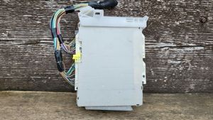 Toyota Prius+ (ZVW40) Module de fusibles 8273047420A