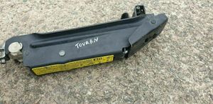 Volkswagen Touran I Cric di sollevamento 1T0011031A