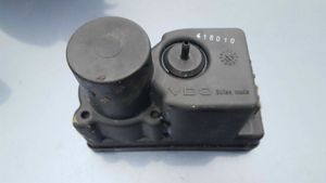 Audi 80 90 B3 Keskuslukituksen alipainepumppu 443862257H