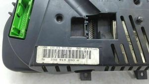 Volkswagen PASSAT B5 Tachimetro (quadro strumenti) 3B0919890A