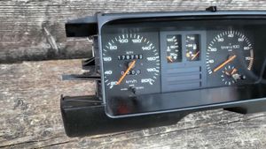 Audi 80 90 B2 Compteur de vitesse tableau de bord 811190A