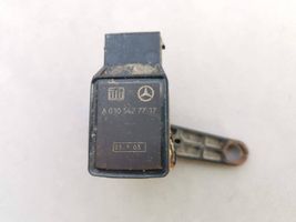 Mercedes-Benz R W251 Takailmanjousituksen korkeusanturi A0105427717