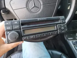 Mercedes-Benz E W210 Radio/CD/DVD/GPS-pääyksikkö MF2297