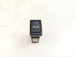 Toyota Avensis T270 Connettore plug in AUX FA134334