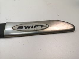 Suzuki Swift Moulure de porte avant 