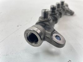 Opel Astra J Kraftstoffverteiler Einspritzleiste Verteilerrohr 0445214221