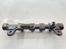 Opel Astra J Kraftstoffverteiler Einspritzleiste Verteilerrohr 0445214221