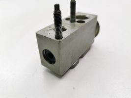 Citroen C5 Air conditioning (A/C) expansion valve 70193112
