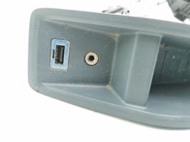 Ford C-MAX II Connettore plug in USB JCI2105971