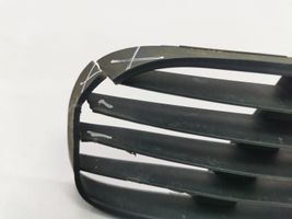 Volkswagen PASSAT B5 Grille inférieure de pare-chocs avant 3B0853677B