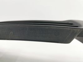 Volkswagen PASSAT B5 Grille inférieure de pare-chocs avant 3B0853677B